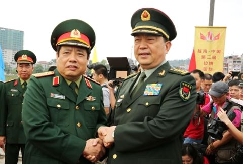 
Vietnams Defense Minister, General Phùng Quang Thanh and Chinas Defense Minister, Chang Wanquan.
