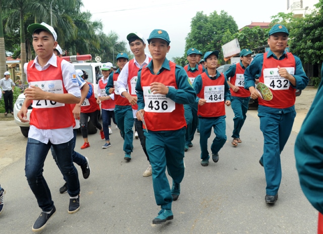 More than 500 people take part in a race in support of the campaign.