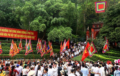 
Hung Kings Temple welcomes almost 1 million worshippers during Tet
