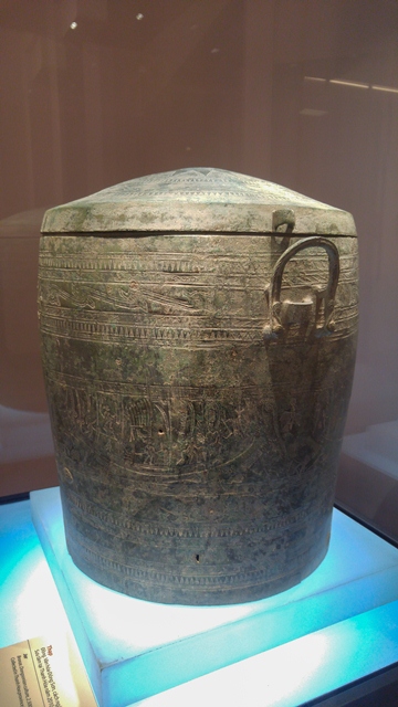 A bronze jar from the Dongsonian culture dating back 2,500-2,000 years ago.