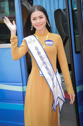 
For many activities within the Miss Sea Vietnam Global 2018 pageant, Ngoc shows off the splendor of her long black hair.
