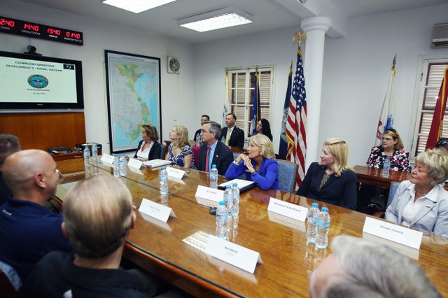 Dr. Jill Biden (in blue jacket) attends a meeting at the U.S. Department of Defense’s POW/MIA Accounting Agency in Hanoi on July 19, 2015. Photo: Tuoi Tre