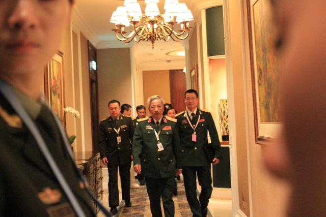 Deputy Defence Minister Nguyen Chi Vinh leads a Vietnamese military delegation at the 15th Shangri La Dialogue