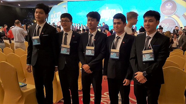 The Vietnamese physics team at the 48th International Physics Olympiad in Indonesia, July 16-24. (Photo: Ministry of Education and Training)