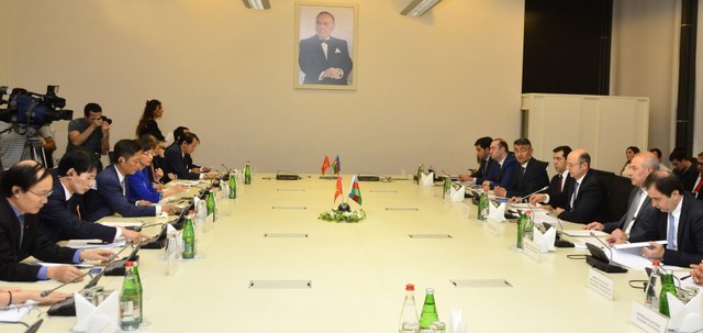 At the meeting. (Photo: AZERTAC)