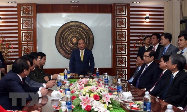 
 PM Nguyen Xuan Phuc talks to Hai Chau district officials (Source: VNA)
