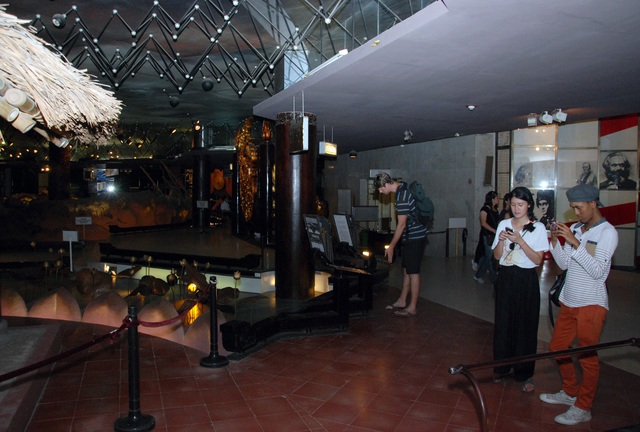 The museum features three main sections, with the opening section presenting the life and revolutionary career of President Ho Chi Minh and the Vietnamese people who executed the will of the President Ho Chi Minh City.