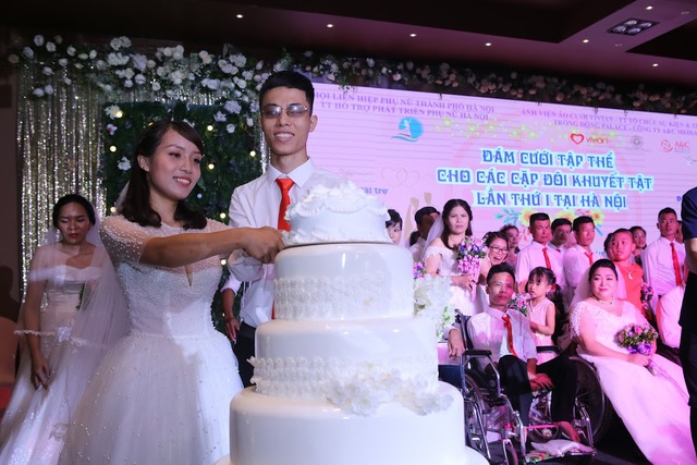 Bride and groom cutting their wedding cake.