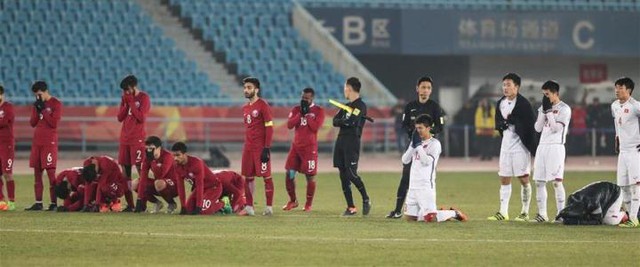 Players of Vietnam and Qatar are seen in the penalty kicks during the semifinal.