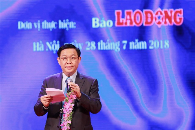 
Deputy PM Vuong Dinh Hue speaks at the programme. (Photo: laodong.vn)
