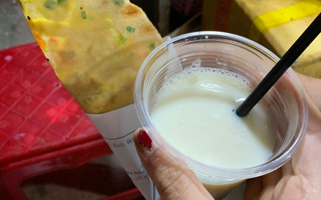 Hot soymilk in cold weather will give you a different experience.