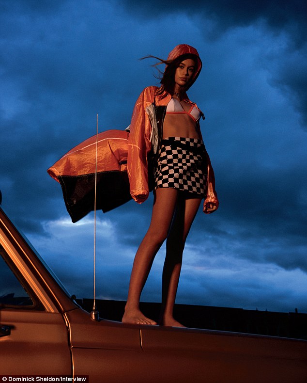 Con gái siêu mẫu Cindy Crawford khoe dáng nuột trong bộ ảnh mới - Ảnh 1.