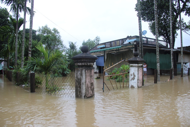 Các hồ chứa tại Quảng Nam giảm xả nước để hạn chế ngập sâu - Ảnh 1.