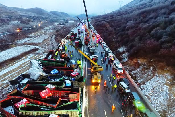 Trung Quốc: 37 xe ô tô đâm liên hoàn trên cao tốc, ít nhất 44 người thương vong - Ảnh 4.