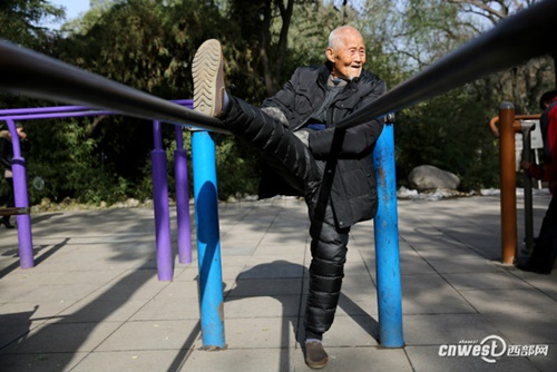Cụ ông 101 tuổi được mệnh danh là người sống lành mạnh nhất - Ảnh 1.