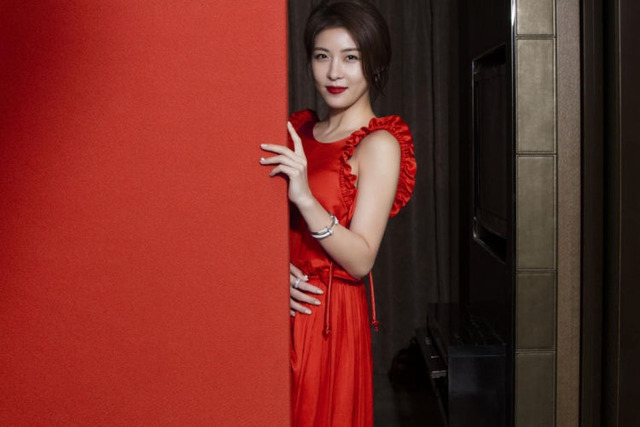 Ha Ji Won chìm trong sắc đỏ quyến rũ - Ảnh 6.
