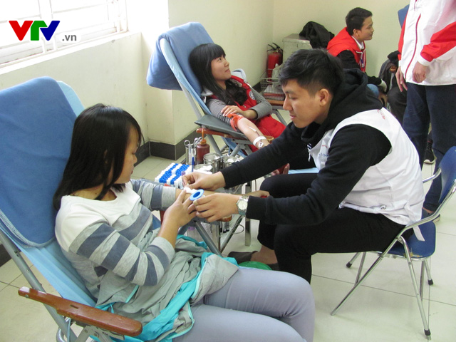 Hàng ngàn sinh viên tham gia chương trình hiến máu nhân đạo Hoài bão đỏ - Ảnh 5.