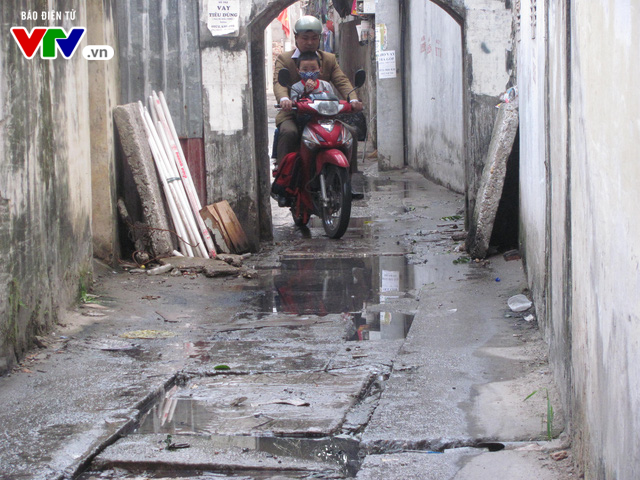 Hà Nội: Gần 100 hộ dân sống trong cảnh nước cống hôi thối ngập quanh năm - Ảnh 3.