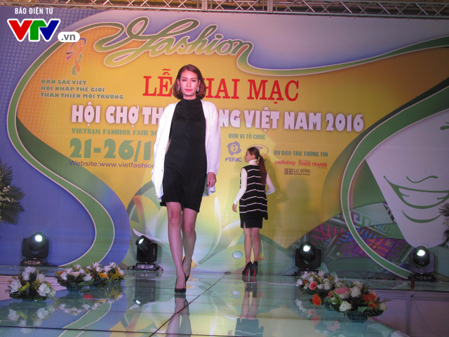 Nhiều người mẫu khoe sắc trong đêm trình diễn thời trang Việt - Ảnh 5.