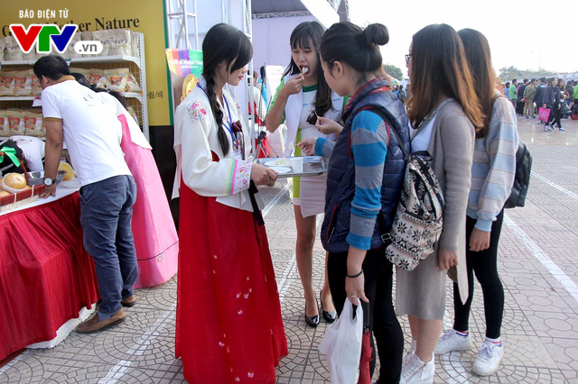 Giới trẻ Thủ đô đổ bộ Lễ hội Văn hóa - Ẩm thực Hàn Quốc dịp cuối tuần - Ảnh 4.