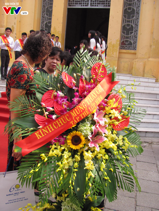Rộn ràng hoạt động kỷ niệm ngày Nhà giáo Việt Nam tại Hà Nội - Ảnh 14.