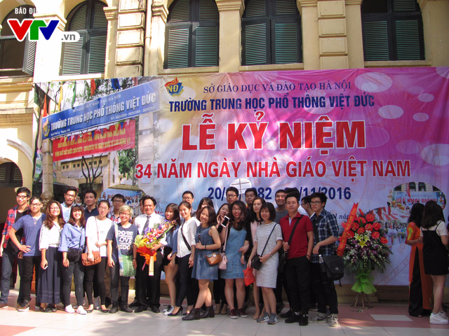 Rộn ràng hoạt động kỷ niệm ngày Nhà giáo Việt Nam tại Hà Nội - Ảnh 12.