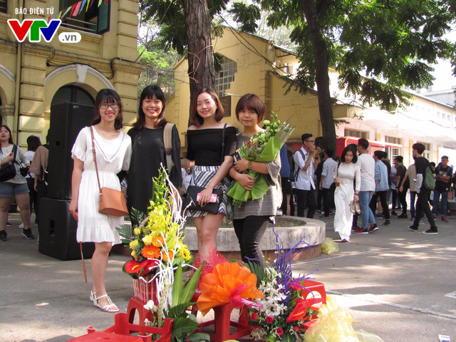 Rộn ràng hoạt động kỷ niệm ngày Nhà giáo Việt Nam tại Hà Nội - Ảnh 10.