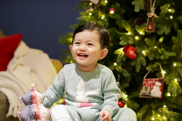 Gia đình Khánh Thi hạnh phúc chụp ảnh Giáng sinh - Ảnh 8.
