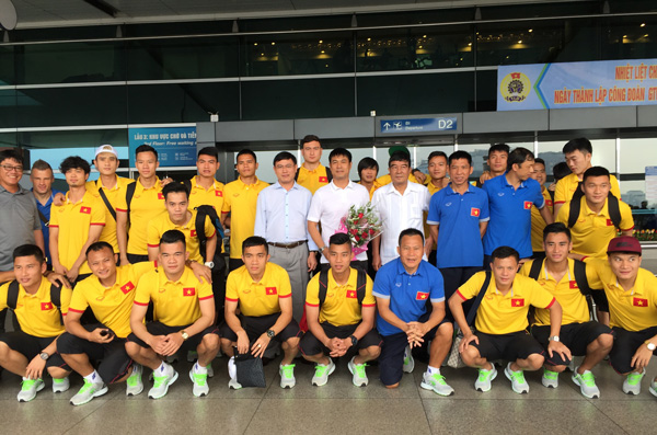 ĐT Việt Nam lên đường sang Myanmar tham dự AFF Suzuki Cup 2016 - Ảnh 1.