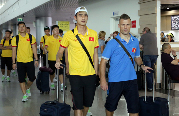 ĐT Việt Nam lên đường sang Myanmar tham dự AFF Suzuki Cup 2016 - Ảnh 3.
