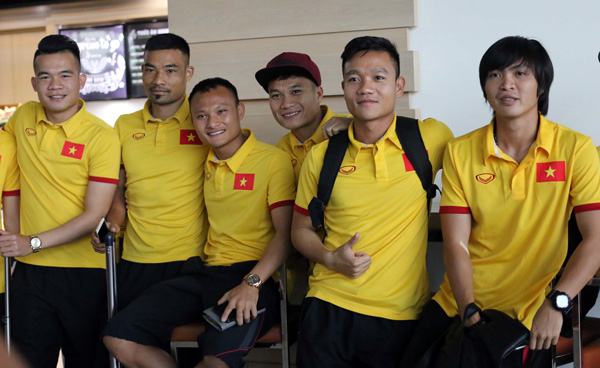 ĐT Việt Nam lên đường sang Myanmar tham dự AFF Suzuki Cup 2016 - Ảnh 6.