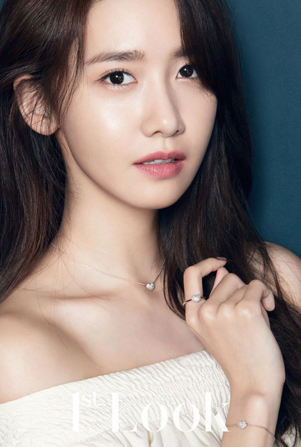 YoonA (SNSD) khoe vẻ đẹp sắc sảo trên tạp chí - Ảnh 1.