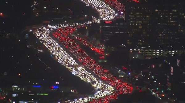 Hình ảnh tắc đường tuyệt đẹp tại Mỹ thu hút hàng triệu lượt xem - Ảnh 1.