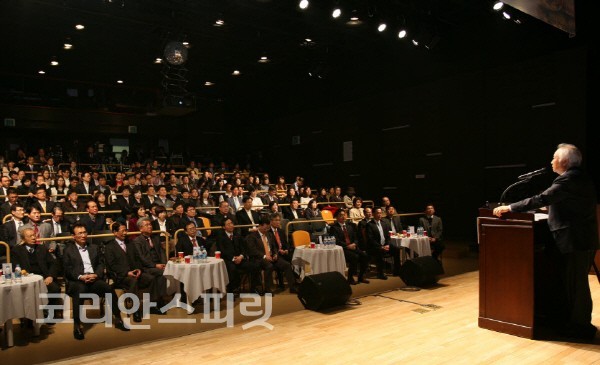Cận cảnh hội trường sang chảnh nơi Sơn Tùng M-TP tổ chức họp fan ở Hàn Quốc - Ảnh 9.