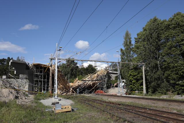 Sập cầu đang xây ở Thụy Điển, 12 người bị thương - Ảnh 4.