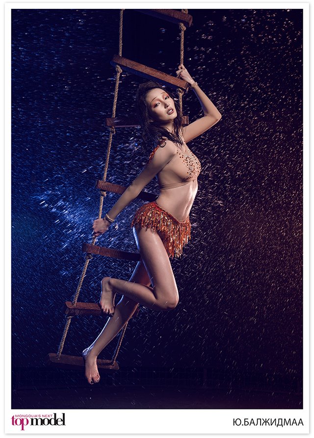 Top Model Mông Cổ ấn tượng ngay từ mùa đầu nhờ concept ảnh siêu độc - Ảnh 1.