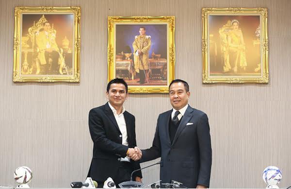 ​HLV Kiatisuk dẫn dắt ĐT Thái Lan thêm 1 năm - Ảnh 1.