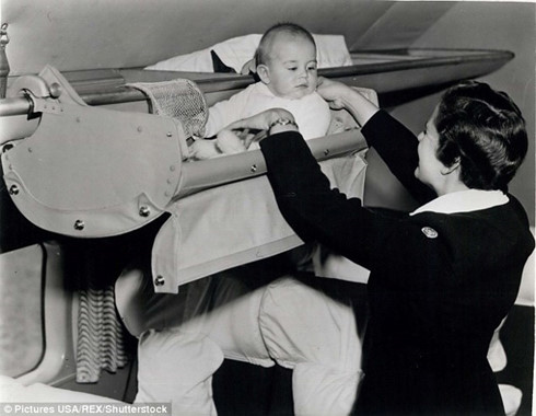 Cách bố trí chỗ cho trẻ em trên máy bay hơn 60 năm trước - Ảnh 2.