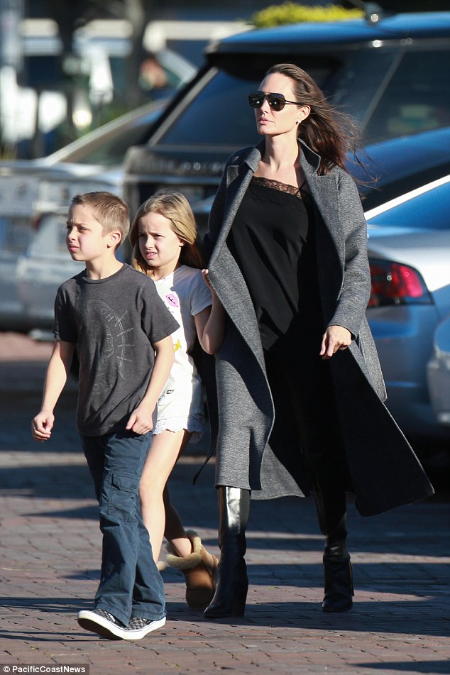 Angelina Jolie sụt giảm cân nghiêm trọng - Ảnh 1.