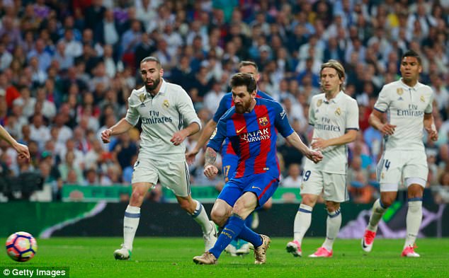Real Madrid 2-3 Barcelona: Máu, kịch tính và siêu nhân - Ảnh 6.