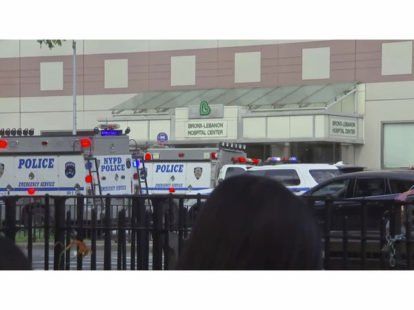 Mỹ: Nổ súng tại bệnh viện ở New York, ít nhất 2 người thiệt mạng - Ảnh 1.