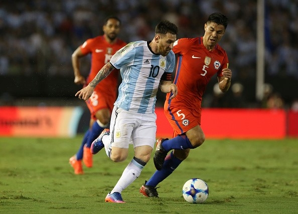 Sự trừng phạt của FIFA với Messi là một sự hổ thẹn - Ảnh 2.
