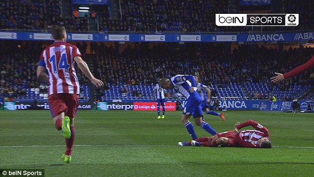 Fernando Torres bất tỉnh sau va chạm kinh hoàng - Ảnh 4.