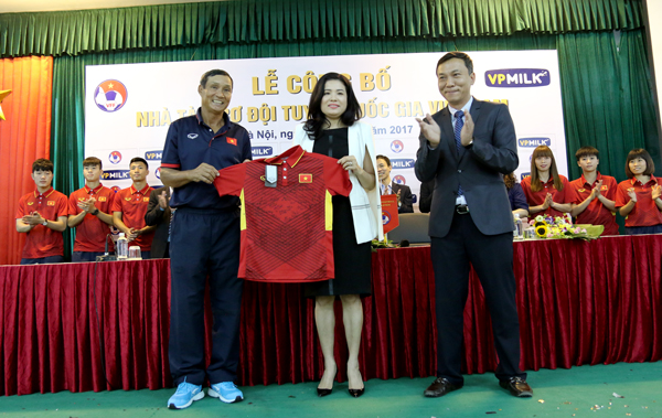 Ra mắt nhà tài trợ mới của bóng đá Việt Nam - Ảnh 3.