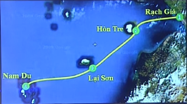 Ca nô chở 14 người chìm giữa biển Kiên Giang - Ảnh 1.
