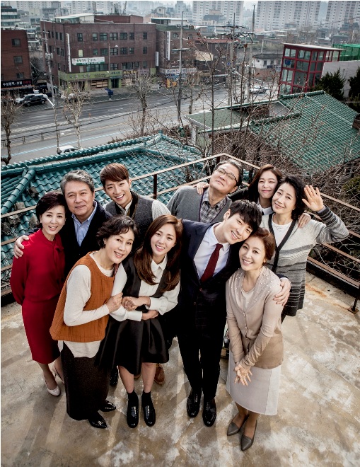 Phim Hàn Quốc Hạnh phúc là nhà: Tình yêu gia đình của những con người không cùng huyết thống - Ảnh 2.