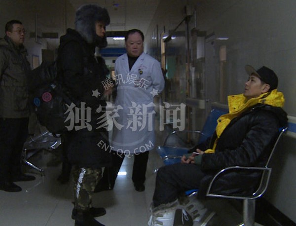 Lâm Chí Dĩnh gặp tai nạn trên sân băng - Ảnh 5.