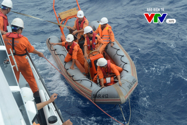 Cứu nạn thuyền viên tàu cá Quảng Nam bị đau tim ở vùng biển Hoàng Sa - Ảnh 2.