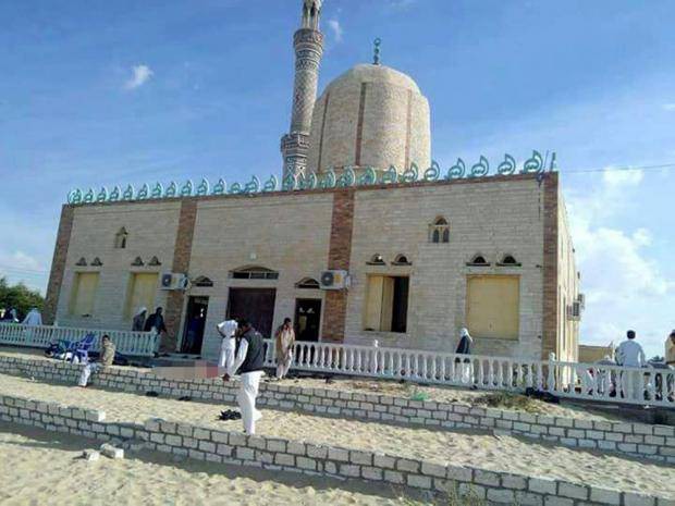 Vụ tấn công đền thờ Hồi giáo Bắc Sinai đẫm máu nhất lịch sử hiện đại Ai Cập - Ảnh 1.