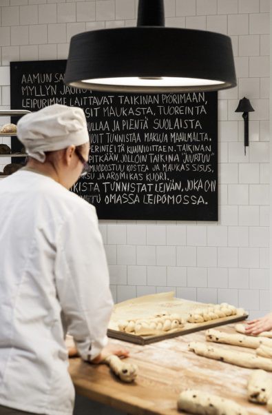 Độc đáo bánh mỳ làm từ dế ở Phần Lan - Ảnh 1.